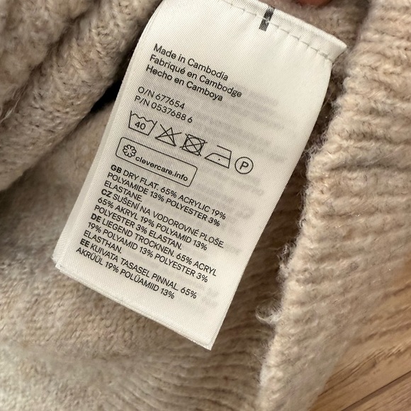 3/$30 - H&M Cozy Oversized Beige Turtleneck Sweater - Picture 3 of 5